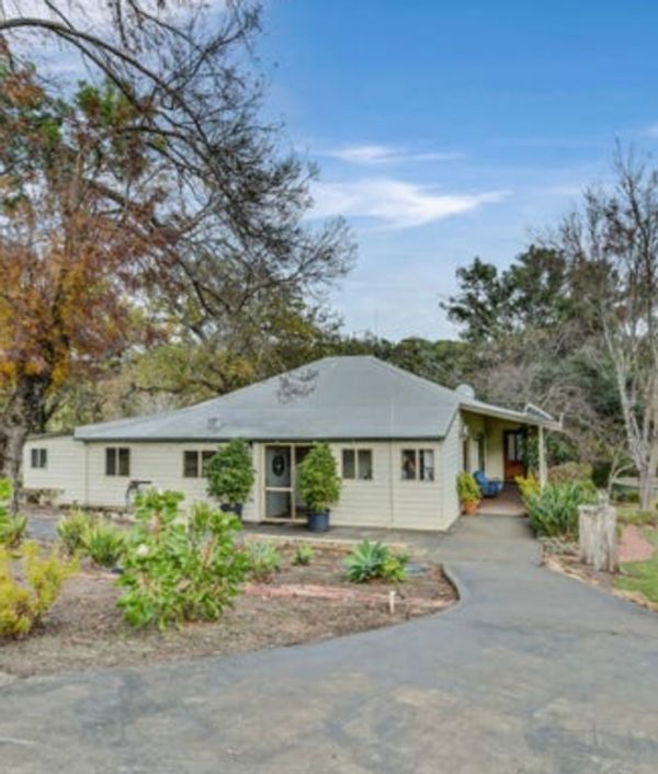 Three Oaks Farmhouse