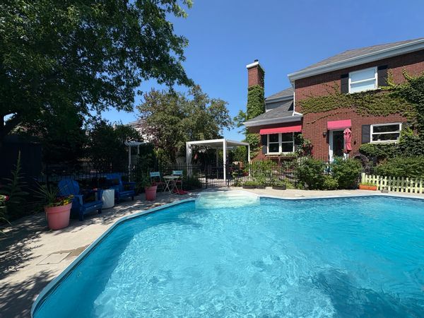 Caroline's house