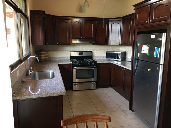 2 Bedroom 2 Bath Home, gorgeous mountain views, 1 hour to beach