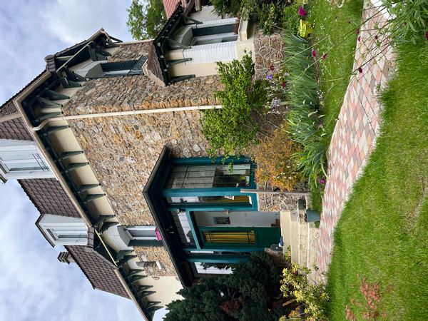 David et Samia's house