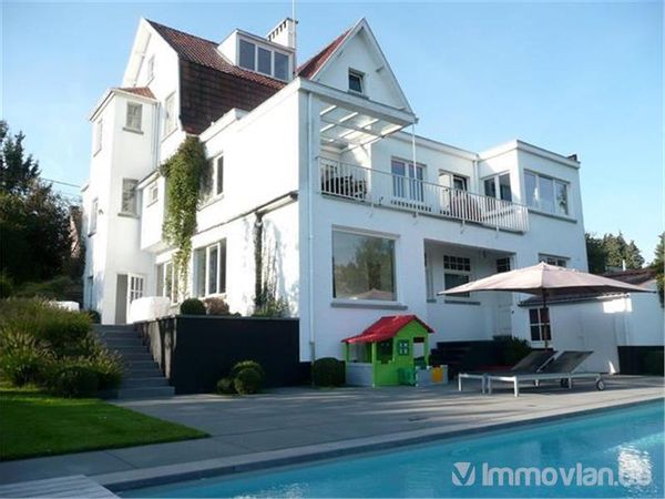 Splendide Maison avec grande piscine - proche de Bruxelles (15') - Waterloo (10') - Paris (2h Thalys) - Londres (2h) easily reachable to )