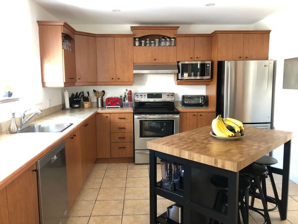 4 bedroom house, with pool, quiet neighbourhood at 10 minutes from Québec city downtown