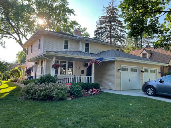 Idyllic and spacious Chicagoland family home