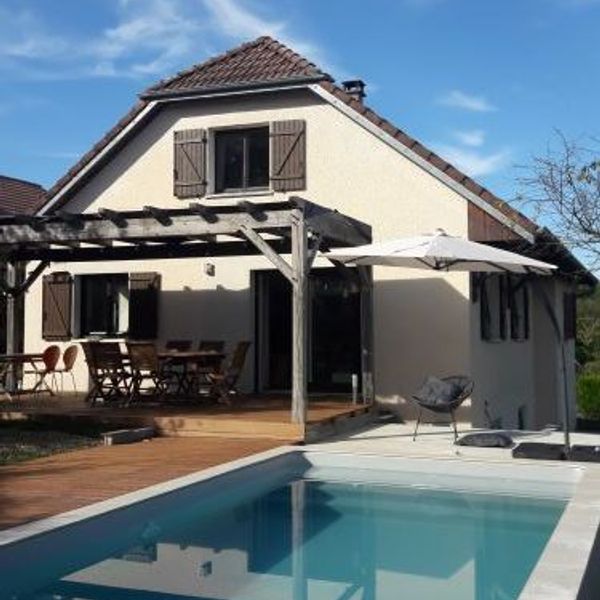 Cosy house between town and country