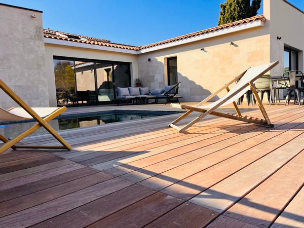 Maison d’architecte avec piscine 
(échanges simultanés ou non)PAS DE GUESTS POINTS SVP…