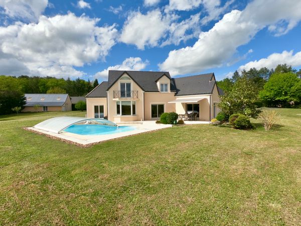 Villa avec piscine au cœur des Châteaux de la Loire /// No Guest Points ///