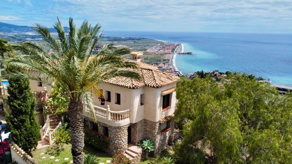 Home in Caleta-Guardia, La