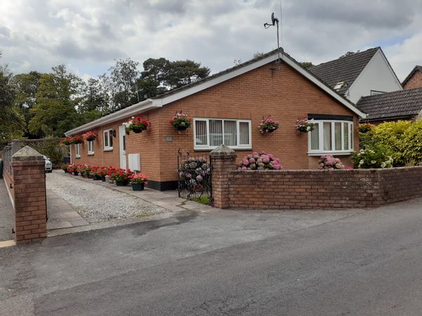 Detached Spacious Bungalow on edge of the moors.