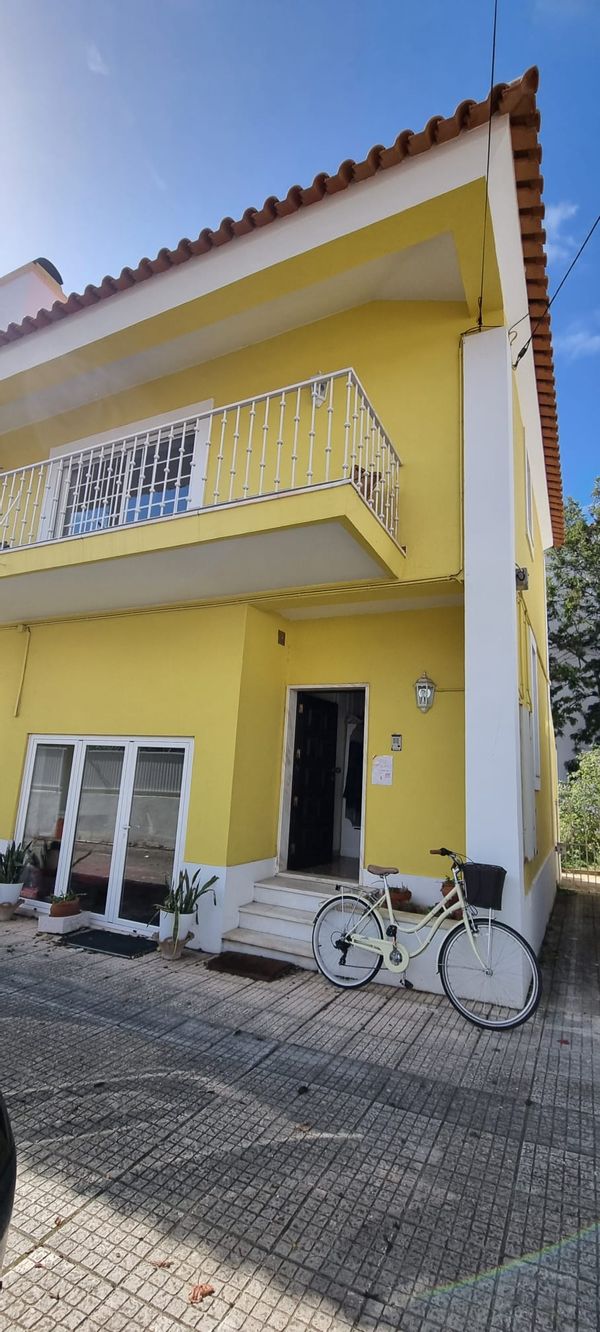 Light & bright 3 bed 1st floor apartment in Cascais, Portugal.