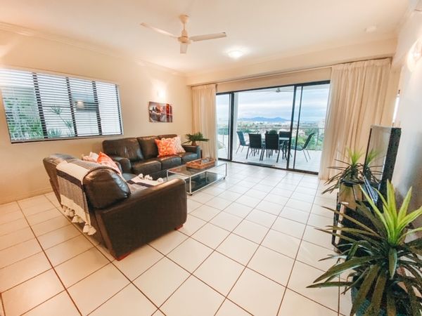 Lovely inner city apartment near the beach!