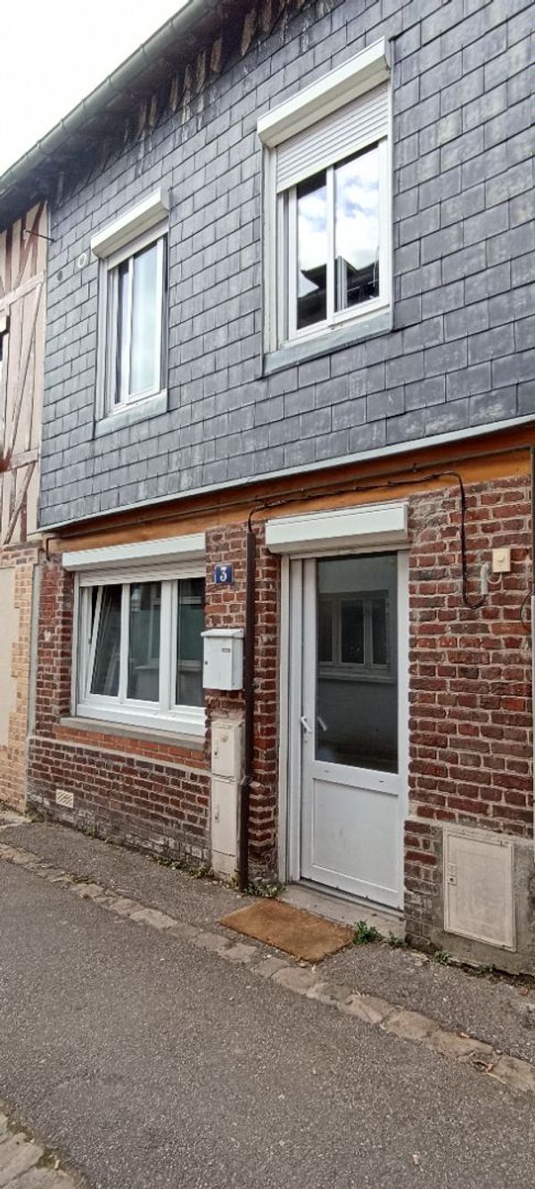 Petite maison de ville au coeur du village
