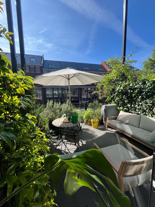 A waterfront oasis, minutes from the heart of Amsterdam