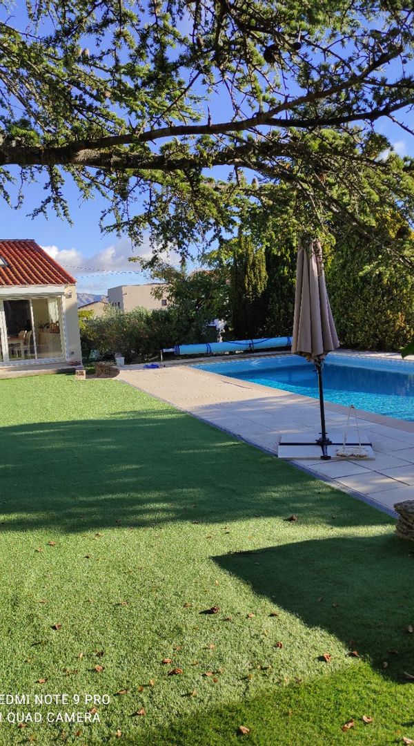 PEYNIER en P : 15km Aix en Provence, 35 km MARSEILLE. Rénovée, village à pieds. 1 semaine mini