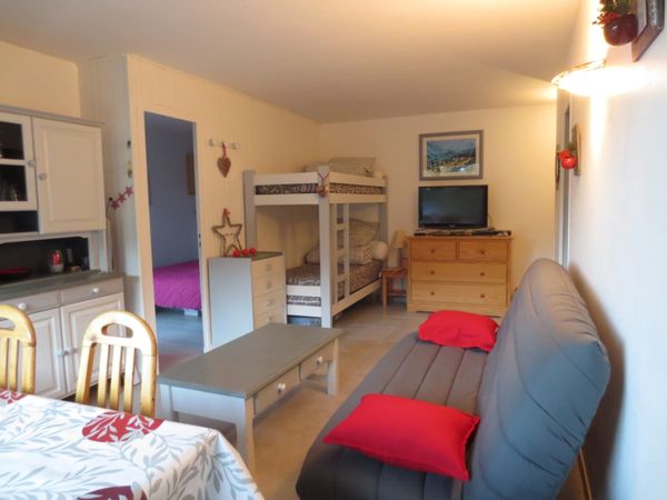 38 m² Appartement avec 1 Chambre proche pistes et commerces. Equipé tout confort. Parking gratuit.