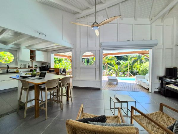 Maison et piscine en Guadeloupe