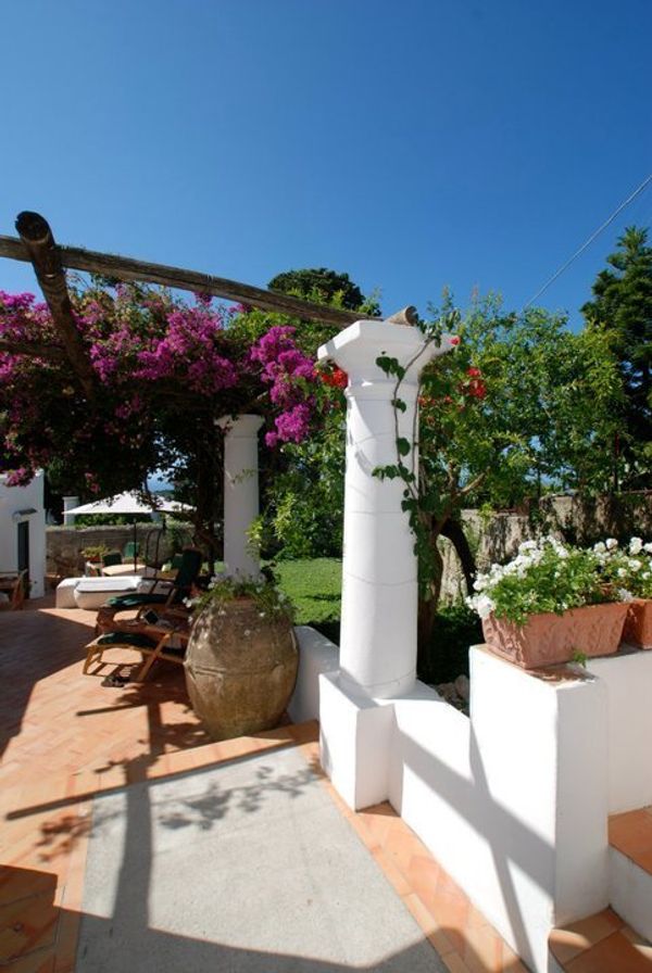 Charming home with garden, two bedroom/en suite in Capri island, Italy