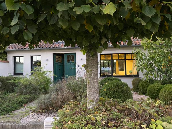 Beautifully situated farm in nature close to historic cities such as Ghent, Bruges, Brussels
