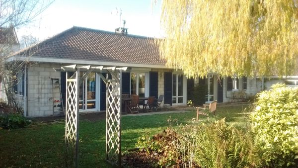 Grande maison familiale en plain-pied + studio + grand jardin, à 10 minutes de Lille