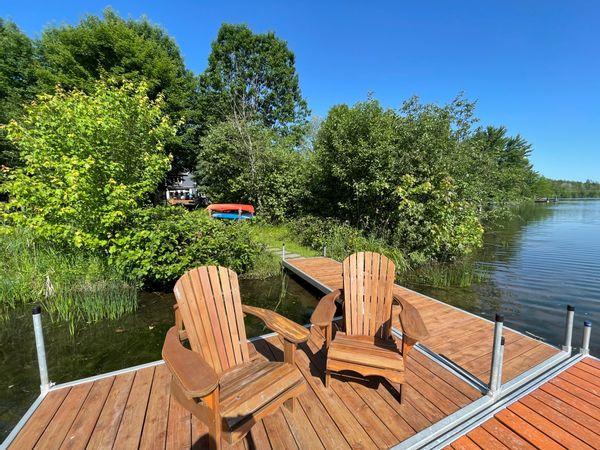 Maison au bord de la rivière Magog