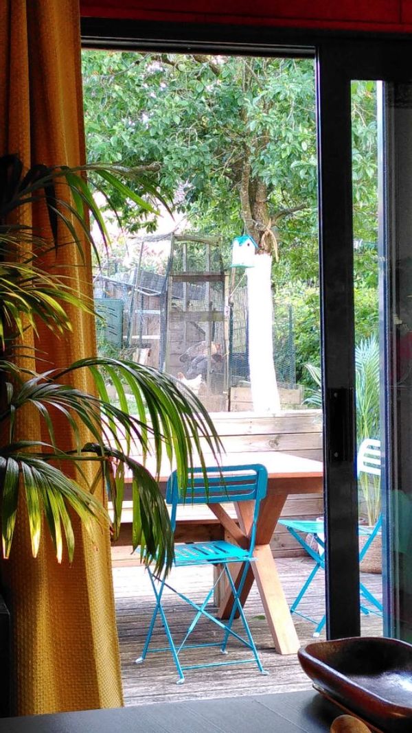 Maison en bois entre mer et ville