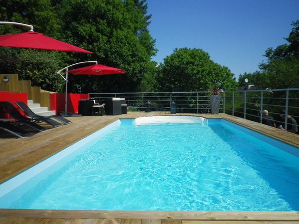 Maison avec piscine chauffée à La Gacilly (Bretagne, France).
