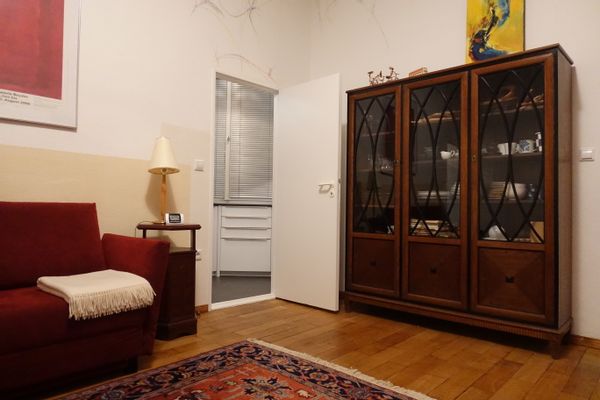 charming 2-rooms-apartment with artistic flair