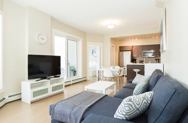 Guest points welcome! Edmonton downtown Fox 2 secondary home 20th floor