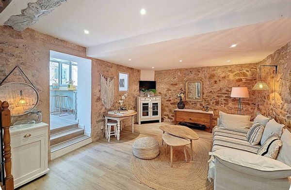 Jennifer's house