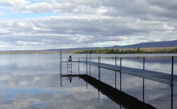 4 Bedroom spectacular cottage on Lake Brome; Close to ski resorts