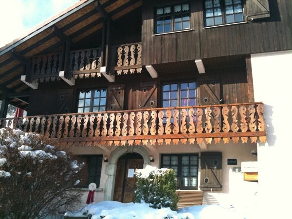 Bel appartement dans un chalet à la montagne avec piscine privée chauffée l’été.SKI