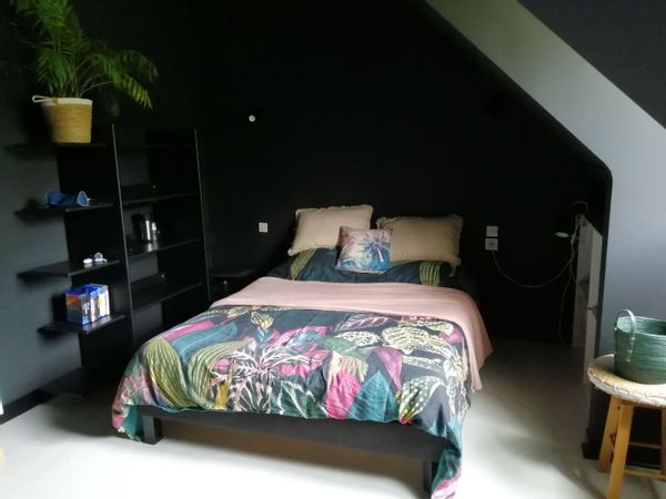 Chambre lit 140/200 avec 1 salle de bain et toilettes privés juste à côté