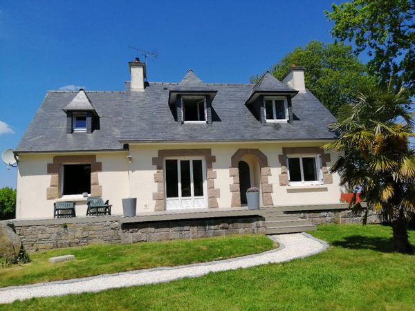 Chambre lit 140/200 avec 1 salle de bain et toilettes privés juste à côté