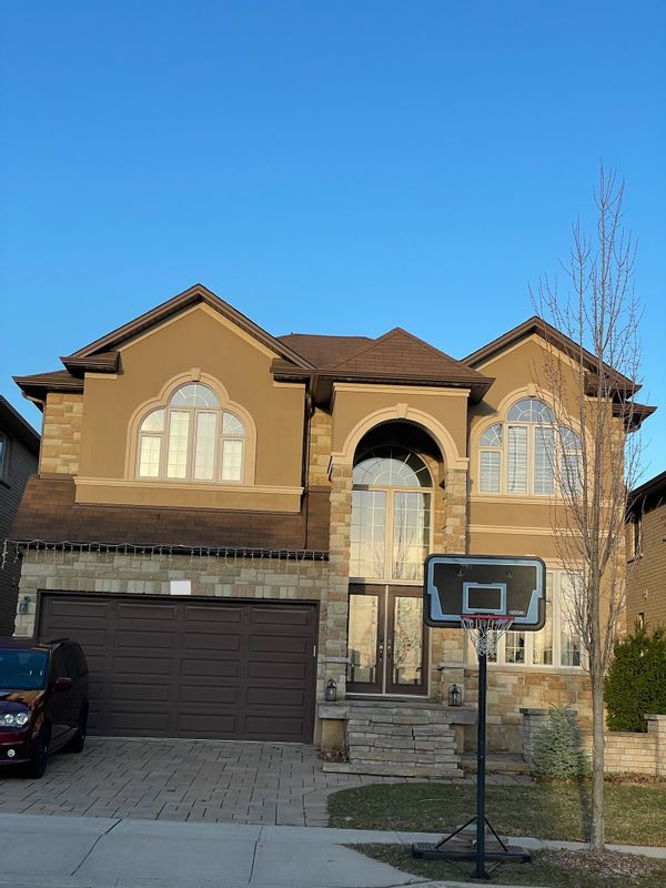 Family house between trails, lakes, city, and countryside. Welcome in Ancaster, Ontario!!!