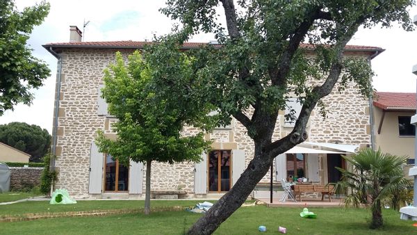 Grande maison familiale dromoise avec piscine, équipée pour les enfants