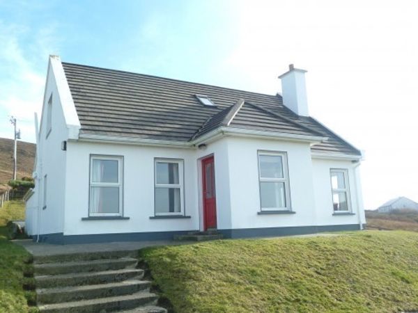 3 Bedroom  house minutes from Beach on Wild Atlantic Way