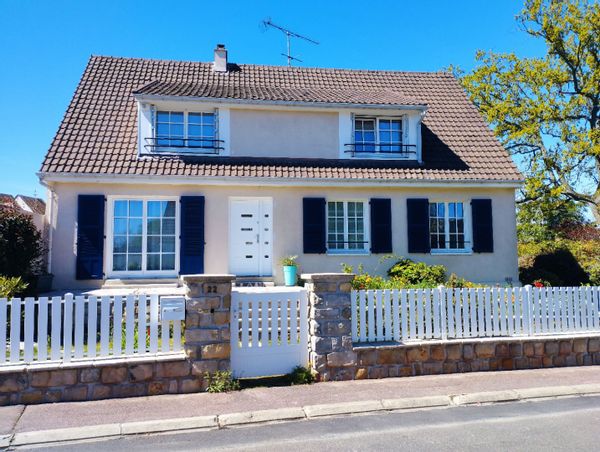 Maison de 140 M2  dans un cadre agréable, décorée avec goût.
