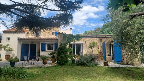 Beau Mas en Occitanie avec piscine
