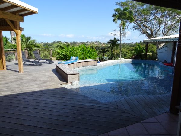 Grande maison avec piscine et vue exceptionnelle campagne, où il fait bon vivre / Emplacement idéal pour visiter toute la Guadeloupe