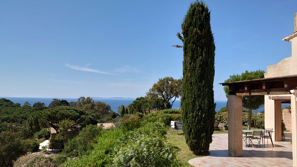 " Le Belvédère "   Vue panoramique - Accès à la plage à 500 mètres  Accès direct au Parc Lardier