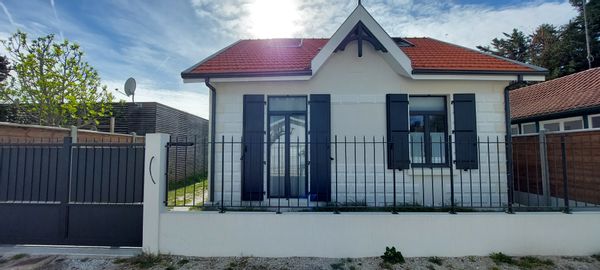 La maison de Sébastien, Emily et Juliette sur le Bassin d'Arcachon.