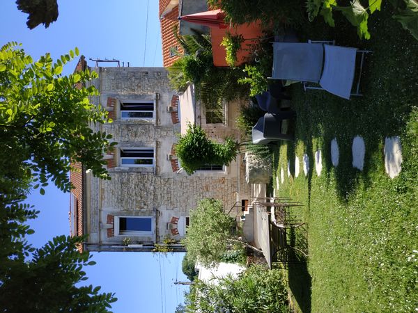 La maison de Florence,   grande maison familiale, à 2 kM du CV de Rochefort