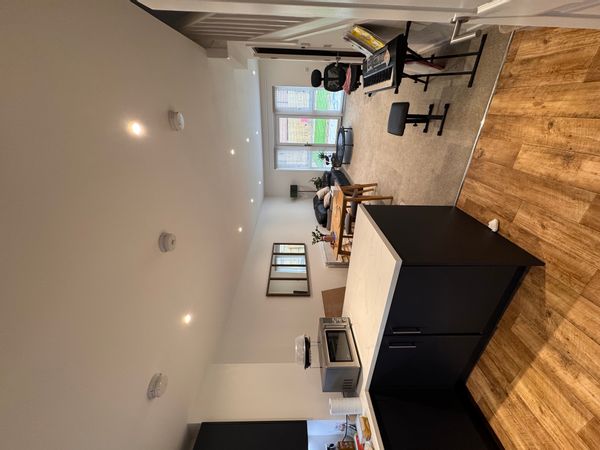 Spacious 2 Bedrooms home in a small town, near nature reserve, playground and shops. 2 Double Beds