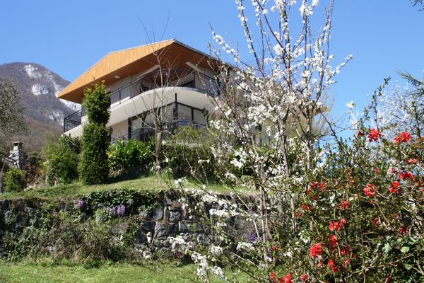 Appartement en Savoie vue sur lac du Bourget et montagnes