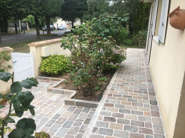 Une maison spacieuse et bien équipée dans un village tranquille