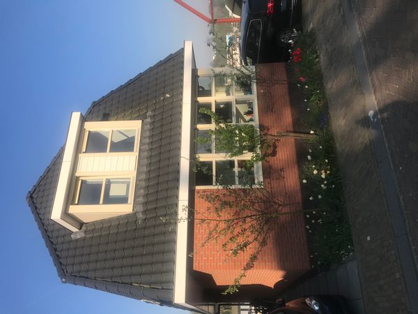 Great house In the North of Amsterdam. Garden connected to the water. Mini sauna in the garden.