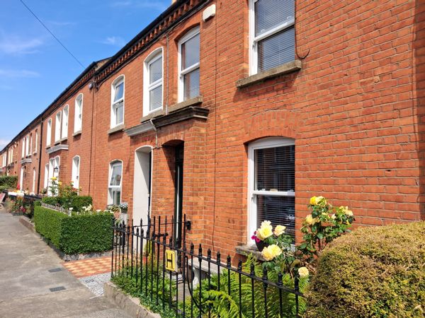 4 bed family home, great location: 15mins from Dublin city centre&airport.