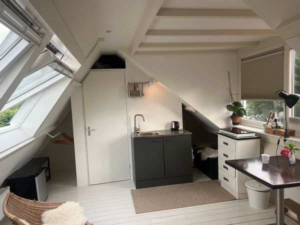 Sunny studio under the roof, apartment van Anoeska.