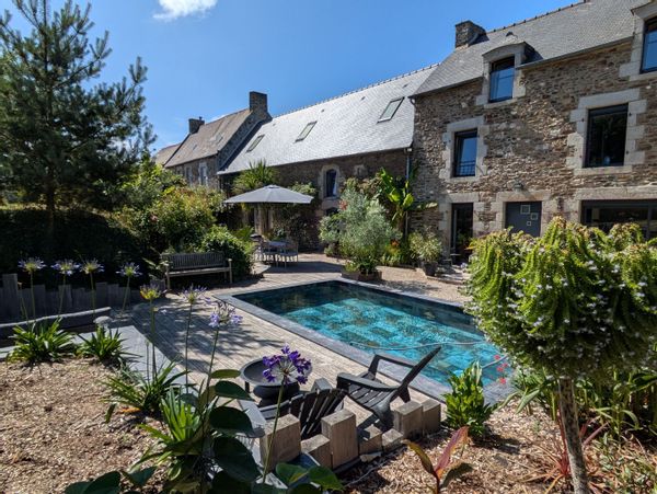 Jolie maison familiale avec piscine proche de Saint Malo