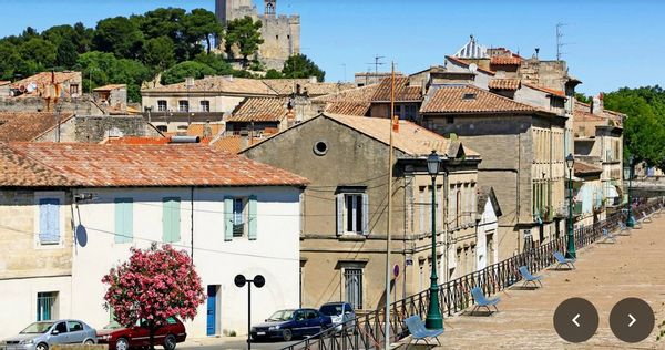 Appartement 6 personnes à 50m du canal du Rhône où stationnent des bateaux