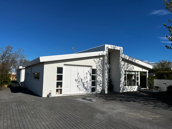 Looking for Easter '25. Family home in Alftanes, suburb of Reykjavík.
